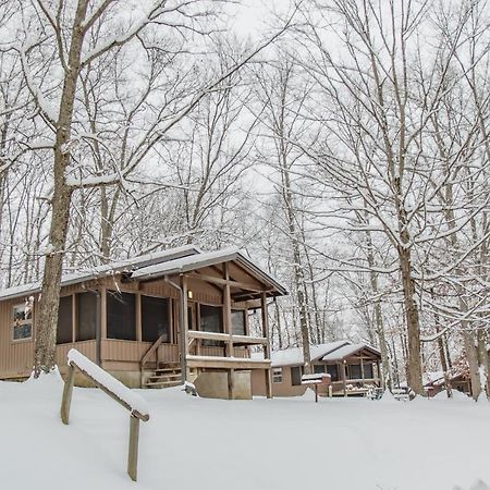 Burr Oak Lodge And Conference Center Glouster Экстерьер фото