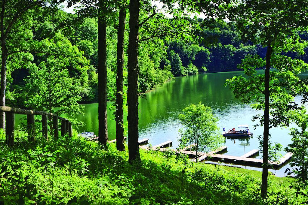 Burr Oak Lodge And Conference Center Glouster Экстерьер фото